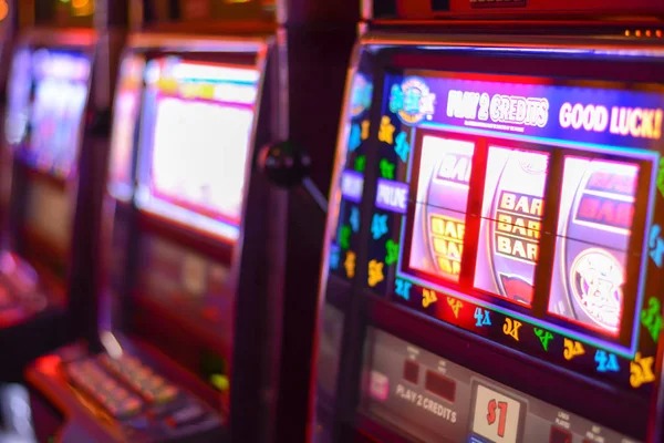 Jewels of Prosperity live dealer roulette table
